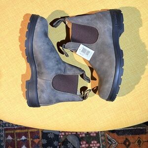 Blundstone Chelsea boots NEW! 😁